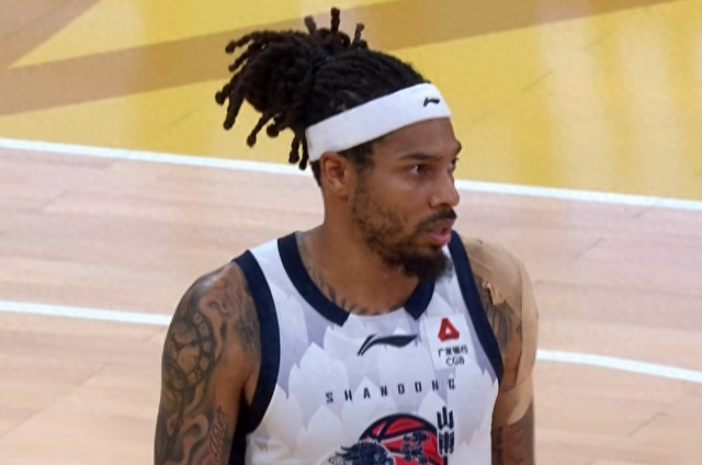 即时赔率-山东男篮末节惜败广厦，陶汉林离场成转折点，约翰逊得分挂零|山东队|珀塞尔|三分球|浙江广厦|乔-约翰逊_新浪体育_新浪新闻